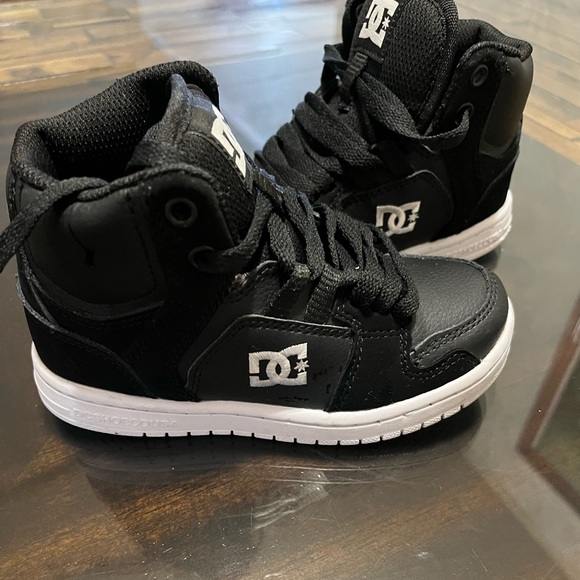 dc trainers size 11